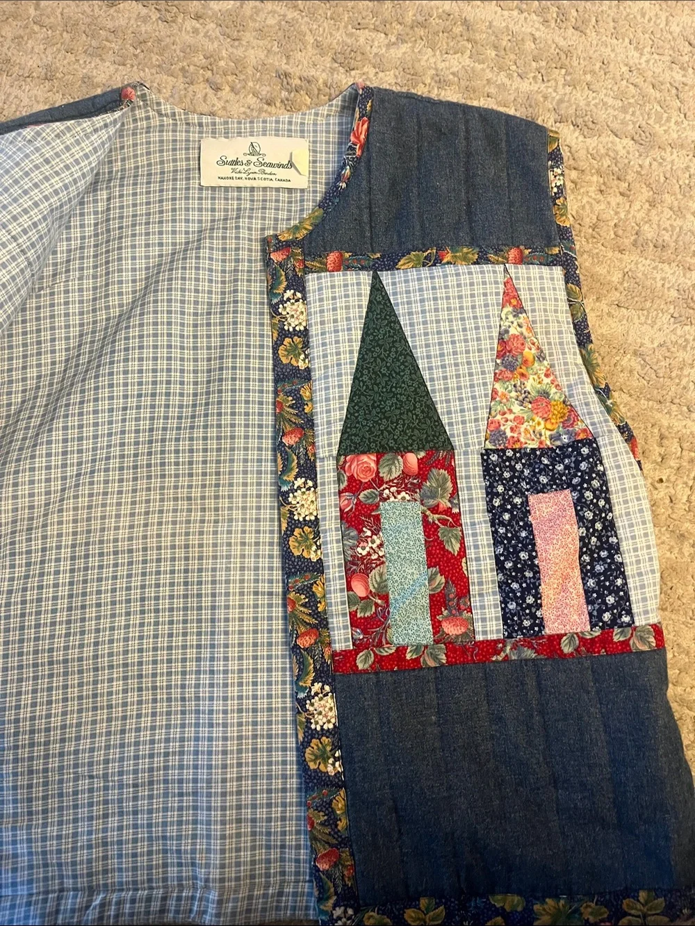 Vintage Suttles and Seawinds Quilted Denim Vest with Colorful House Motif M-L - Picture 8 of 13
